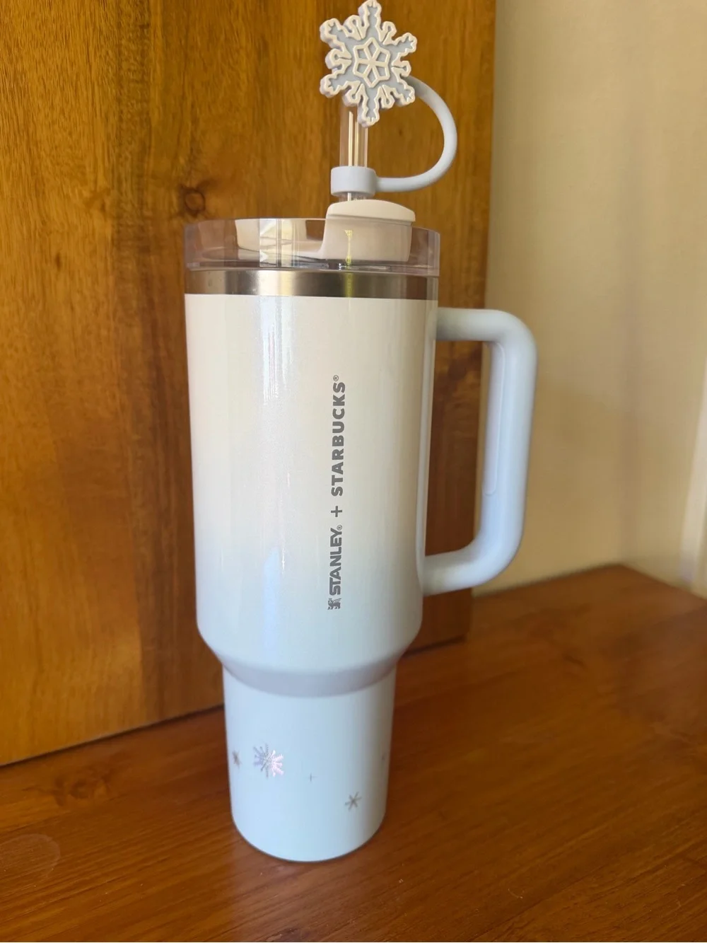 โ๏ธ Starbucks x Stanley 40 oz Quencher Snowlit Wonderland Blue China 2025 Edition - Picture 3 of 5